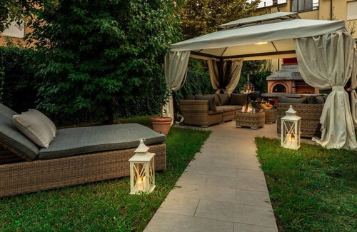 Lucca Historical Center Villa | VILLA OLIVIA: a New Luxury Villa with Garden in Lucca with PARKING