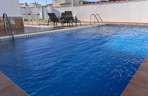L'Escala House | VILLA OM 8 pax *Private Pool* Free AirAcon/Heating, Wifi, Sheets/Towels,