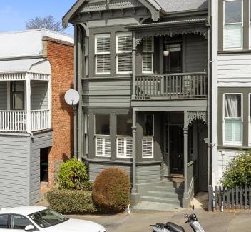 Dunedin City Centre Villa | Villa on Rattray