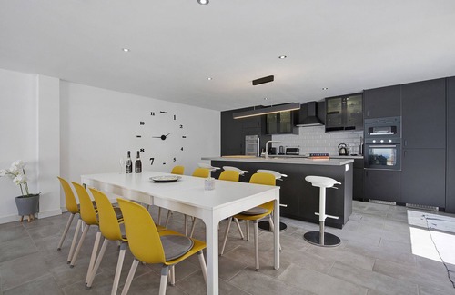 Corralejo Villa | 'Villa Pacifica' with heated pool, terrace, lounge area & Wi-Fi