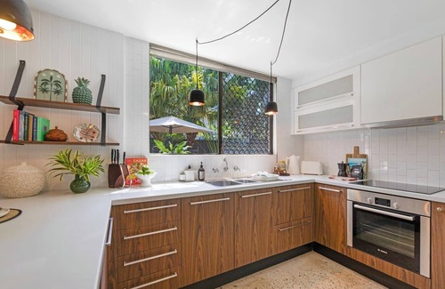 Fannie Bay House | Villa Palma A Leafy Chic Retreat by the Foreshore