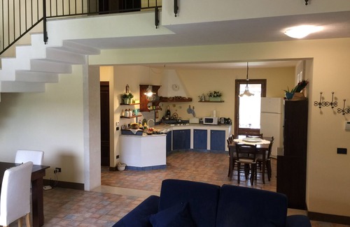 Casale Modica Villa | Villa Paradiso surrounded by green olive trees of olive and carob