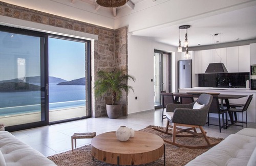 Perigiali Villa | Villa Pasithea With Infinity Pool