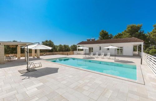 Maruggio Villa | Villa Pietraviva by Perle di Puglia