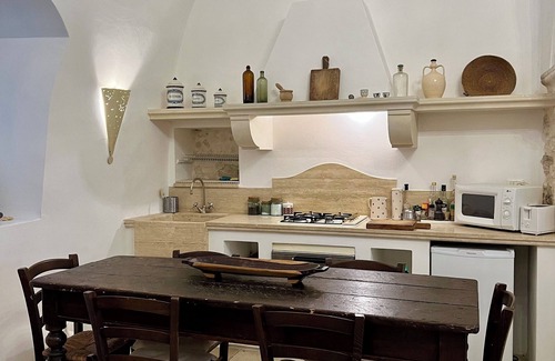 Chiesiola Villa | Villa Poggio al Sole Vieste, 1700 villa with pool surrounded by greenery