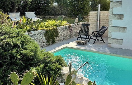 Chiesiola Villa | Villa Poggio al Sole Vieste, 1700 villa with pool surrounded by greenery