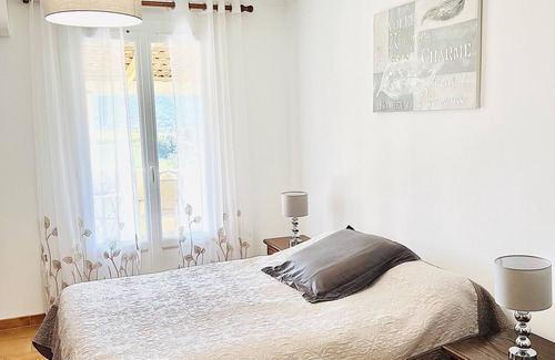 Afa Villa | Villa Pour 8 Personnes, Située au Calme à 15 Minutes des Plages