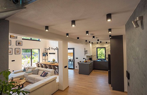Hodrusa Hamre Villa | Villa pri rybniku STROHM