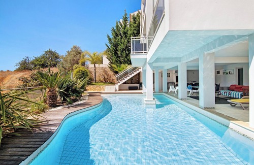 Correeira Villa | Villa Rosana with Pool & Wi-Fi