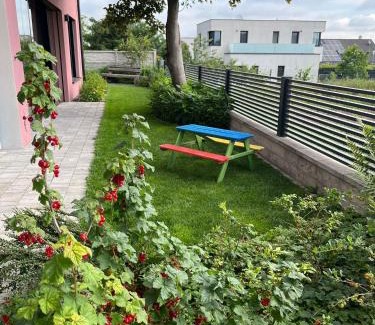 Haslau-Maria Ellend Apartment | Villa Rose close to Vienna & Airport