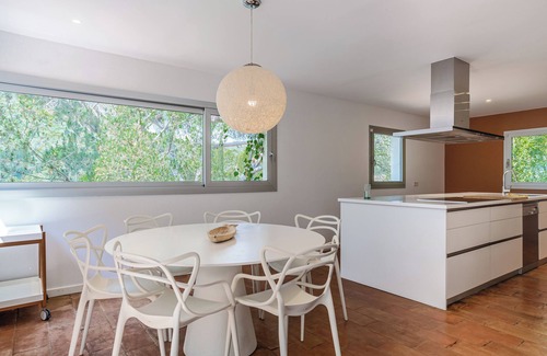Lloret Town Center Villa | Villa 'Sagulla' with Sea View, Shared Pool and Wi-Fi