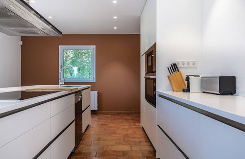 Lloret Town Center Villa | Villa 'Sagulla' with Sea View, Shared Pool and Wi-Fi