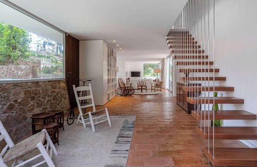 Lloret Town Center Villa | Villa 'Sagulla' with Sea View, Shared Pool and Wi-Fi