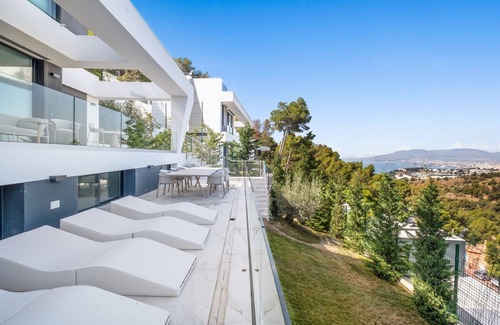 Pinares de San Anton Villa | Villa San Antón with Pool I