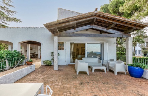 Llanca Villa | Villa 'Sant Genís' with sea views, private pool and Wi-Fi