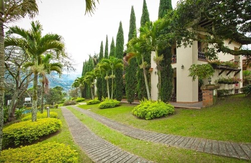 Copacabana Villa | Villa Santillana