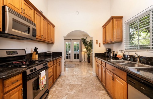 Woodland Hills House | Villa Sausalito - Newly Designed 4BR House w/POOL by Topanga