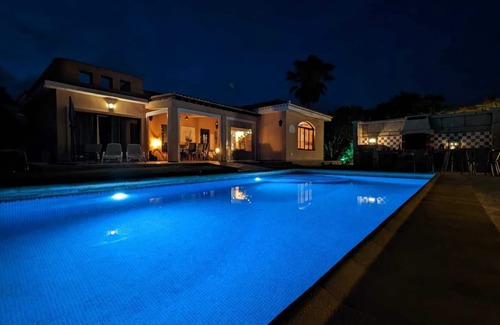 Atogo House | -Villa Savannah- private pool + jacuzzi, tropical garden, great views & tranquillity