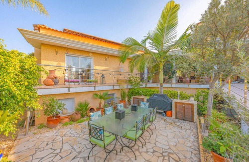 L'Alfas del Pi Villa | Villa 'Sconto' with Mountain View, Wi-Fi and Air Conditioning