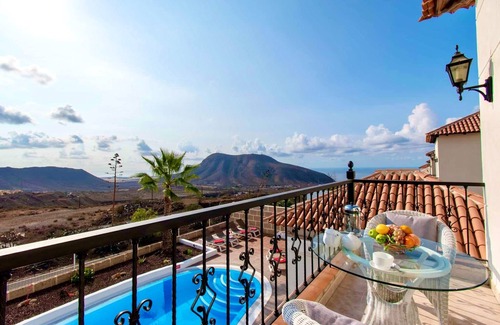 Chayofa Villa | Villa Simona. Wonderful 3 Bedroom Villa. Private Heated Pool.