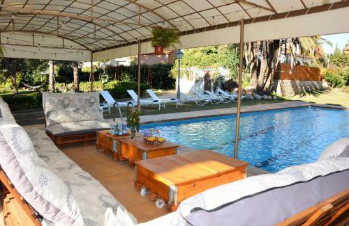 El Vendrell Villa | Villa Sitges El Ranch Amaizing Outdoor Areas Beaches at 5 minutes walk Sitges at 15 min drive AC Pool Jacuzzi & Garden XXL