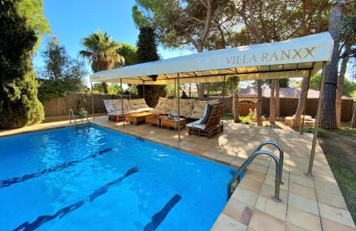 El Vendrell Villa | Villa Sitges El Ranch Amaizing Outdoor Areas Beaches at 5 minutes walk Sitges at 15 min drive AC Pool Jacuzzi & Garden XXL