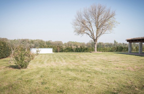 Fano House | Villa sleeps 24, swimming pool, Countryside, Fano, porch, sea1km