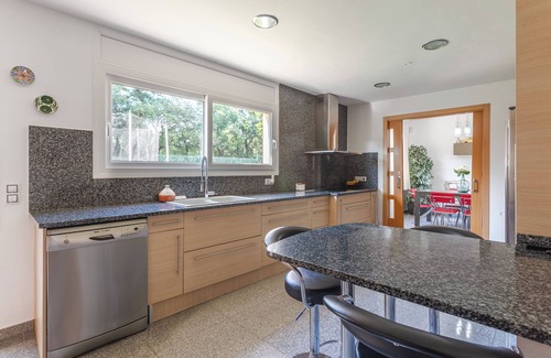 La Canyera Villa | Villa 'Sol' with Mountain View, Wi-Fi and Air Conditioning