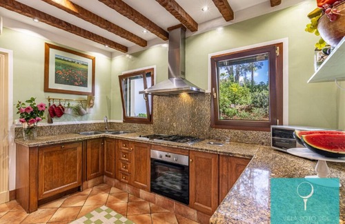 Sotogrande Villa | Villa Soto sol in Sotogrande: Strategic Location