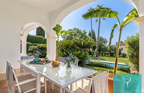 Sotogrande Villa | Villa Soto sol in Sotogrande: Strategic Location