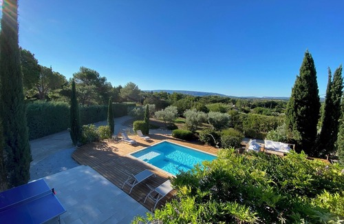 L'Isle-sur-la-Sorgue House | Villa Spacieuse au Calme Avec une Magnifique vue sur le Luberon et les Alpilles