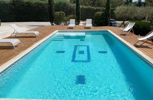 L'Isle-sur-la-Sorgue House | Villa Spacieuse au Calme Avec une Magnifique vue sur le Luberon et les Alpilles