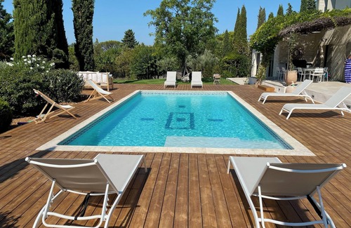 L'Isle-sur-la-Sorgue House | Villa Spacieuse au Calme Avec une Magnifique vue sur le Luberon et les Alpilles