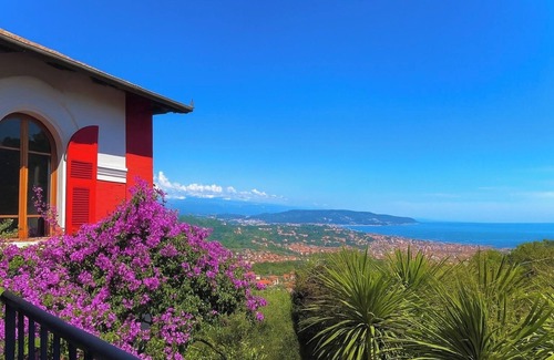 La Foce Villa | VILLA SPENSER - CinqueTerre nHistoric villa with sea view, pool, A/C, sleeps 8