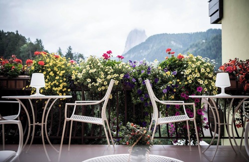 Ortisei Apartment | Villa Stella Apartment N 49 near the ski lifts with Wi-Fi and garden