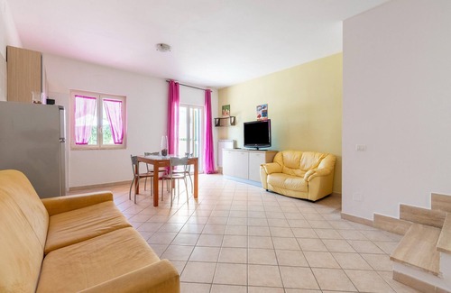 Laura Villa | Villa Steps from the Beach