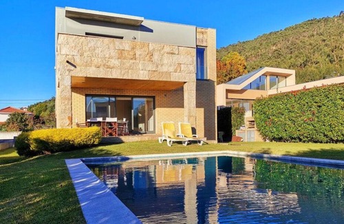 Carreco House | Villa surrounded by sea and mountains, with swimming pool and fireplace, 10 minutes' walk from the beach.