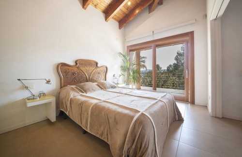 Torrelles de Llobregat Villa | Villa Torrelles: Pool and views 20min to Barcelona