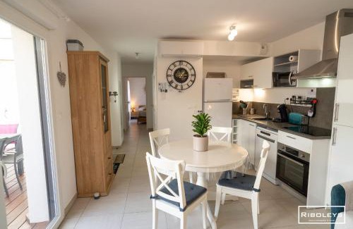 Vias Villa | Villa T3 à 400m de la plage avec piscine