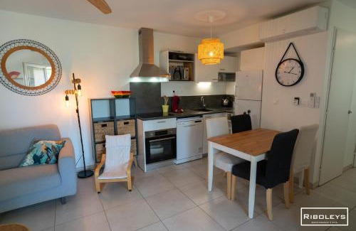 Vias Villa | Villa T3 à 400m de la plage avec piscine