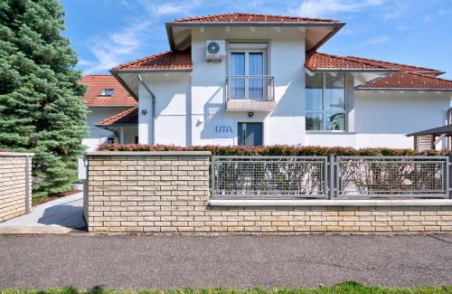Buk Apartment | Villa Tara Bük