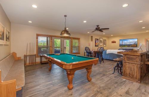 Chalet Village North House | Villa Tavia by Stony Brook Cabins