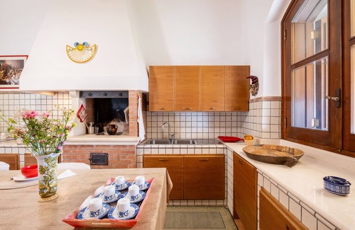 Monteroni di Lecce Villa | Villa 'Tenuta Il Carretto' with Private Pool, Wi-Fi and Air Conditioning