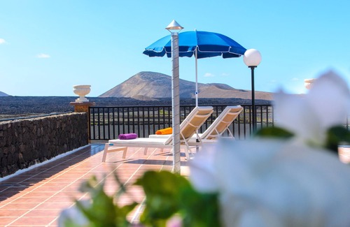 Mancha Blanca Villa | Villa Titán Close to National Park with Pool, Terrace, Mountain Views & Wi-Fi