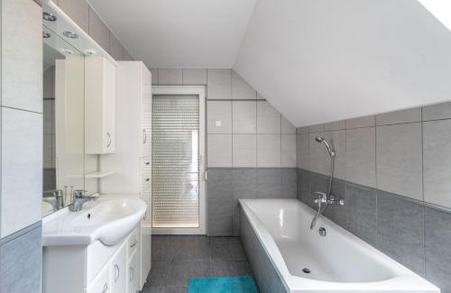 Balatongyorok Apartment | Villa Topáz