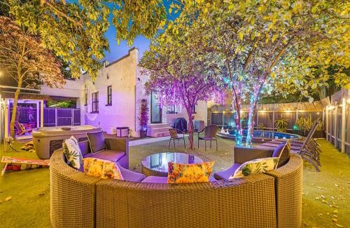 East Little Havana House | Villa Tranquillo Calle Ocho Pool & Hot Tub