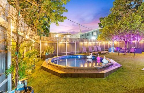 East Little Havana House | Villa Tranquillo Calle Ocho Pool & Hot Tub