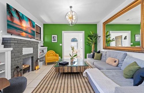 East Little Havana House | Villa Tranquillo Calle Ocho Pool & Hot Tub