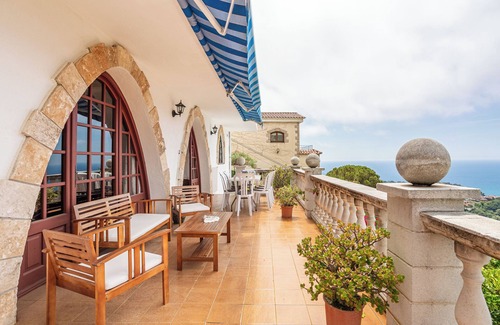 Lloret de Mar Villa | Villa 'Tresa' with Sea View, Private Pool and Wi-Fi