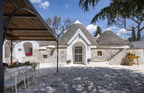 Selva di Fasano Villa | Villa 'Trulli Del Minareto' with Mountain View, Private Terrace and Wi-Fi